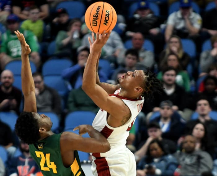 Au'Diese Toney-Vermont-NCAA